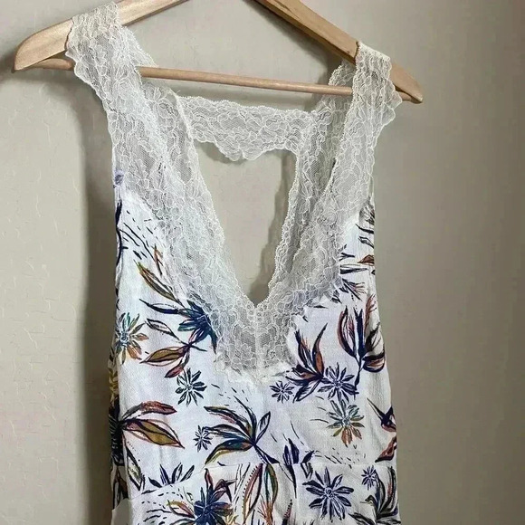 Free People Bell Flower Double-V Tunic Size Medium - Picture 11 of 11